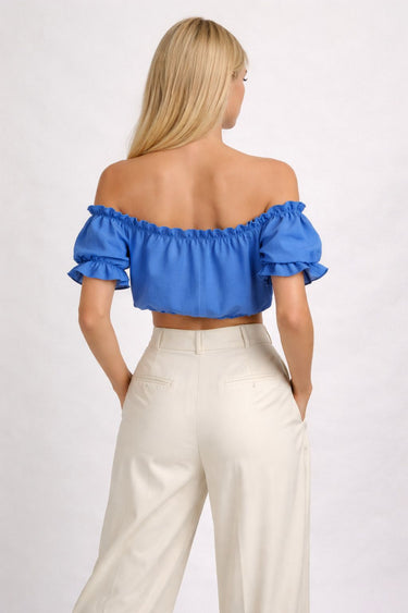 Atklātu plecu tops ar volāniem