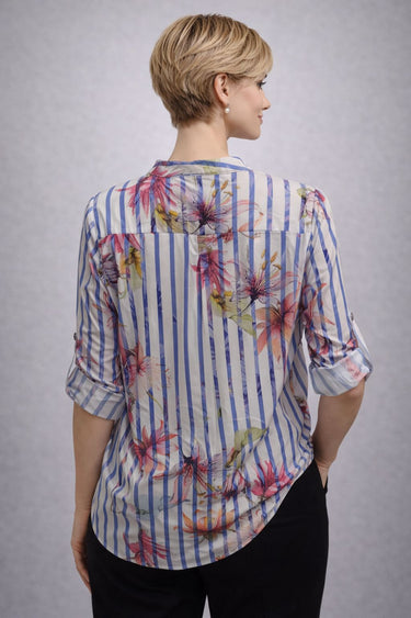 Svītraina ziedu blūze ar elegantu piegriezumu
