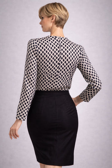 Eleganta blūze ar klasisku apkaklīti