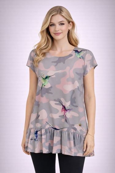 Серая туника с принтом в виде колибри.