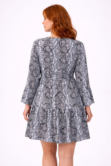 Čūskas raksta kleita ar brīvu siluetu