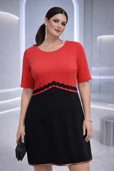 Eleganta divkrāsu kleita ar mežģīņu akcentu