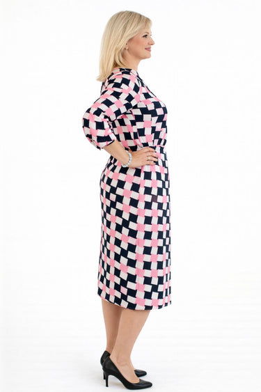 Kleita ar baltu apakškleitu uz lencītēm